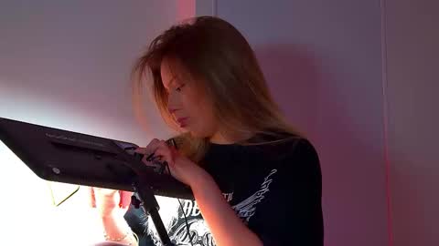Snapshot of liliabianca chatting on February 18, 3:41 pm Mia online show from February 18, 3:41 pm