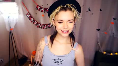 Lilian online show from October 16, 7:08 am