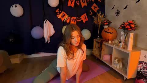 LilianLees online show from October 30, 3:34 pm