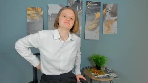 hi guys Im new here Im 18 years oldIve never had sex online show from January 17, 3:10 pm