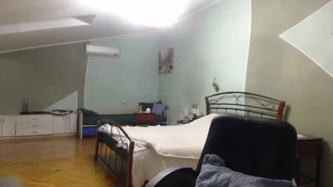 Lilie online show from March 8, 8:25 pm