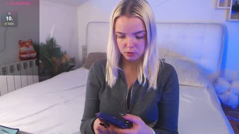 Lilie online show from February 25, 3:53 pm