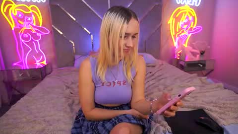 lilielfie online show from September 27, 3:10 pm