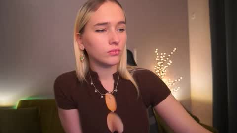 lilielfie online show from October 15, 2:29 pm