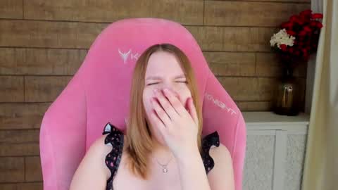 LiliLinn online show from July 6, 4:20 am