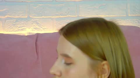 LiliLinn online show from October 7, 7:04 am