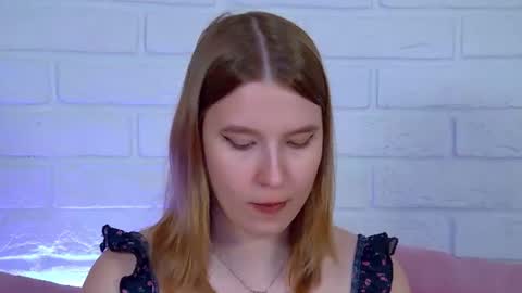 LiliLinn online show from June 18, 9:14 am