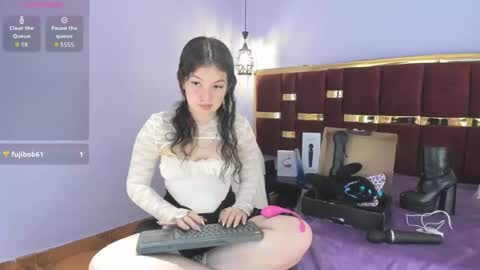 lilimini online show from October 6, 7:31 pm