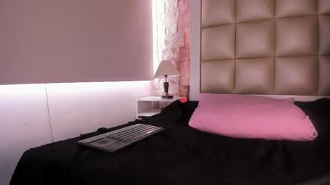 Snapshot of lilit_jade chatting on February 17, 7:23 pm Lilit online show from February 17, 7:23 pm