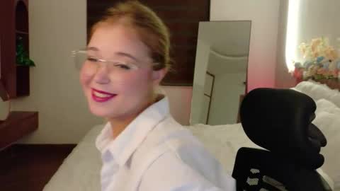 Lilith Bonheur online show from April 3, 9:55 pm