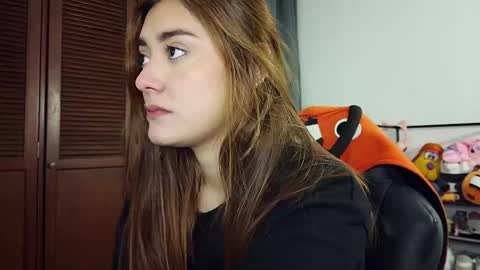 Snapshot of lilith_cruzz chatting on October 17, 5:22 am Lilith online show from October 17, 5:22 am