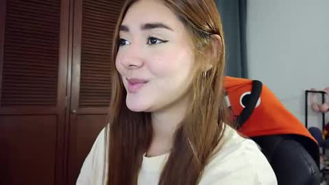 Snapshot of lilith_cruzz chatting on October 14, 5:10 am Lilith online show from October 14, 5:10 am