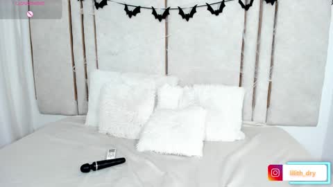 lilith_dry online show from October 23, 3:02 pm
