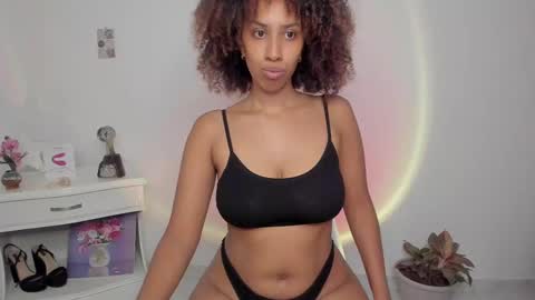 Snapshot of lilith_vision chatting on February 25, 7:20 am Alejandra online show from February 25, 7:20 am