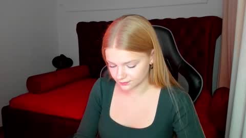 lilitrosen online show from October 7, 5:42 pm