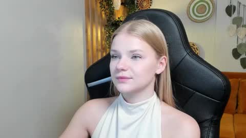 lilitrosen online show from September 26, 5:43 pm