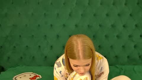 lilitrosen online show from November 10, 6:10 pm