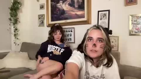 lilldaddysgirl online show from November 1, 2:34 am