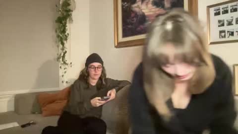 lilldaddysgirl online show from January 13, 3:47 am