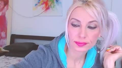 Snapshot of lillianasara chatting on February 10, 11:55 pm Lara online show from February 10, 11:55 pm