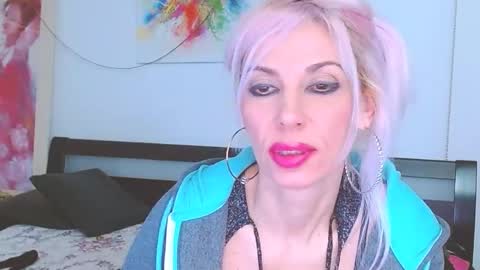 Snapshot of lillianasara chatting on March 2, 3:13 am Lara online show from March 2, 3:13 am