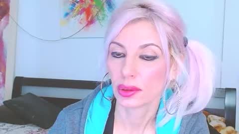 Snapshot of lillianasara chatting on February 25, 11:37 pm Lara online show from February 25, 11:37 pm
