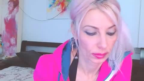Snapshot of lillianasara chatting on February 27, 1:41 am Lara online show from February 27, 1:41 am