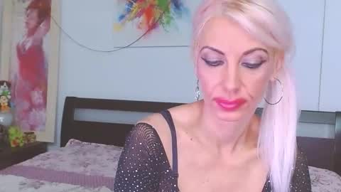 Snapshot of lillianasara chatting on September 19, 1:21 am Lara online show from September 19, 1:21 am