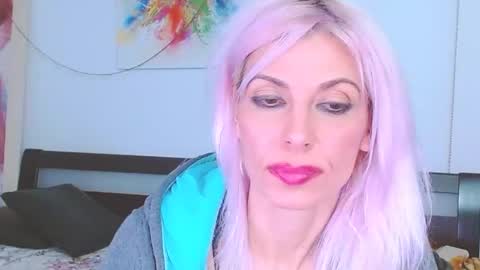 Snapshot of lillianasara chatting on February 25, 5:08 am Lara online show from February 25, 5:08 am