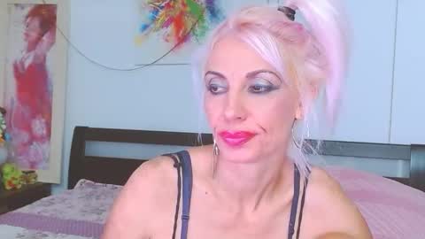 Snapshot of lillianasara chatting on September 17, 4:38 am Lara online show from September 17, 4:38 am