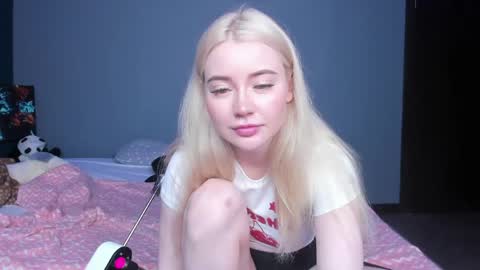 lillie_berry online show from May 13, 5:39 am