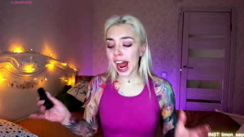 LilliMoore online show from April 6, 11:28 pm