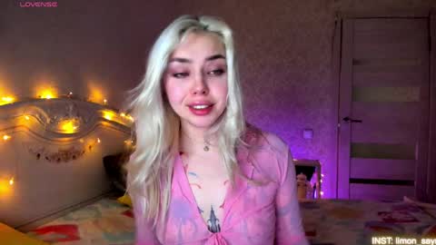 LilliMoore online show from April 2, 11:55 pm