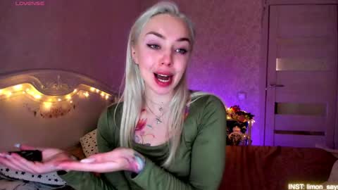 LilliMoore online show from May 5, 12:06 am