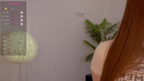 Snapshot of lilly_colins chatting on February 2, 2:45 pm Lilly Colins online show from February 2, 2:45 pm