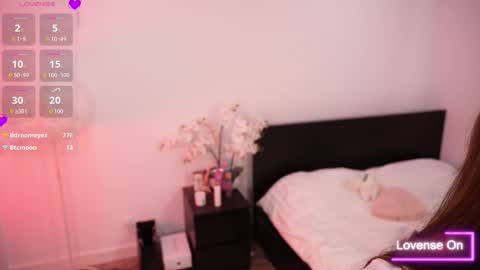 Snapshot of lilly_colins chatting on September 21, 7:29 pm Lilly Colins online show from September 21, 7:29 pm