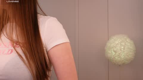 Snapshot of lilly_colins chatting on January 29, 3:47 pm Lilly Colins online show from January 29, 3:47 pm