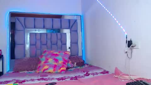 Queen Qos.  online show from September 29, 10:20 pm