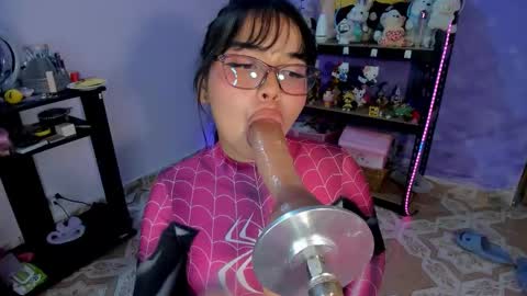 Snapshot of lilly_kinky chatting on September 12, 2:46 am Lilly online show from September 12, 2:46 am