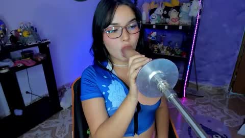 Snapshot of lilly_kinky chatting on September 26, 3:14 am Lilly online show from September 26, 3:14 am