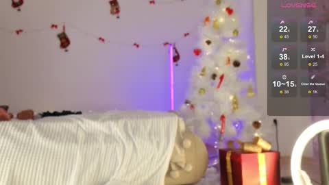 lilly_lux online show from December 17, 7:20 pm