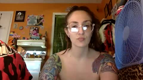 hi guys im back on here 3 online show from October 14, 9:29 pm