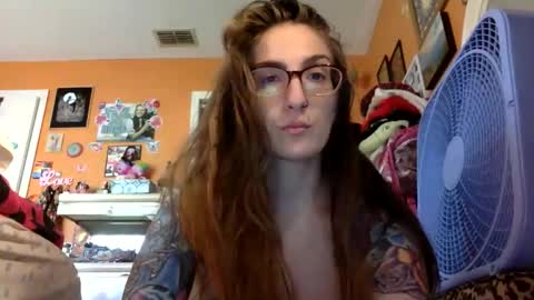 hi guys im back on here 3 online show from May 25, 8:59 pm