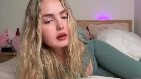 Lilly online show from December 2, 6:34 am