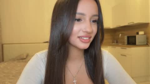 Mia online show from August 7, 6:50 pm