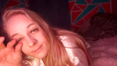 Whos that gurl online show from November 25, 4:44 am