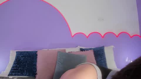 Lilou online show from February 11, 11:53 am