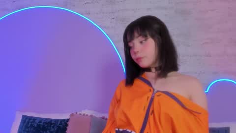 Lilou online show from September 29, 8:08 pm