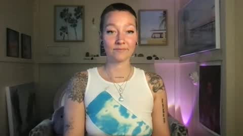 Lilpeachykeenn online show from January 4, 9:52 pm