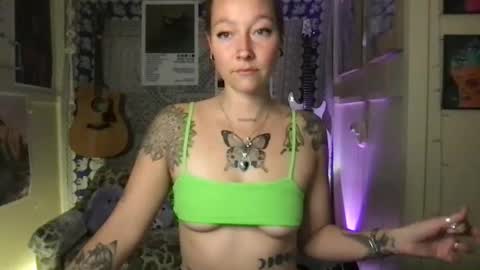 Lilpeachykeenn online show from January 8, 3:08 am